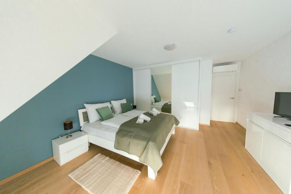 New Design Penthouse And Apartment