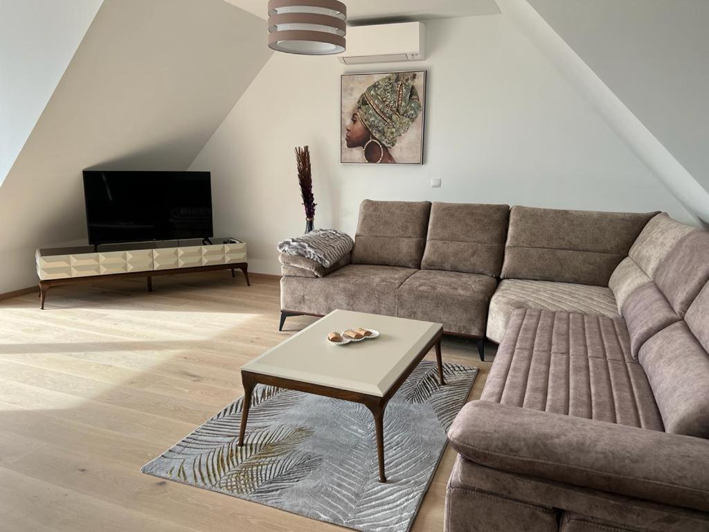 New Design Penthouse And Apartmán